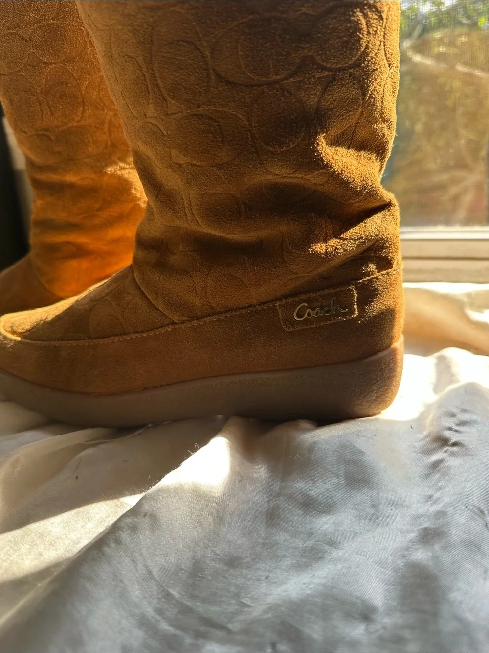 EUC Coach Suede Sherpa Lined Boots in Camel